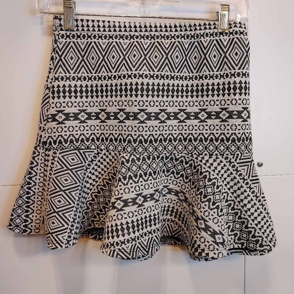 Princess Vera Wang Geometric Ruffle Mini Skirt Black White Boho Aztec Juniors Me - Picture 4 of 10